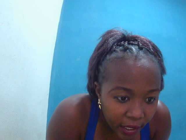 Tinah2 live cam on BongaCams