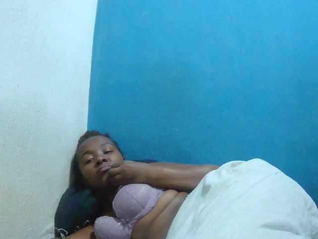 Tinah2 live cam on BongaCams