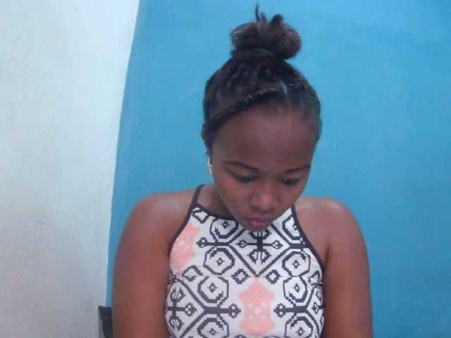 Tinah2 live cam on BongaCams