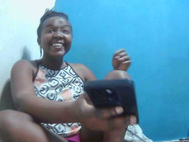 Tinah2 live cam on BongaCams