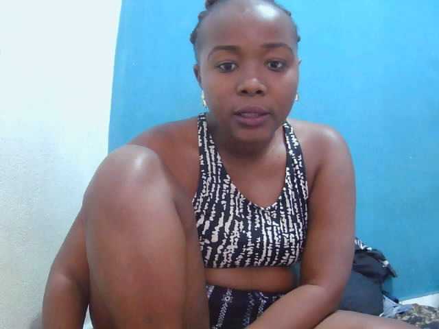 Tinah2 live cam on BongaCams