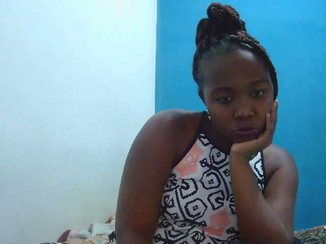 Tinah2 live cam on BongaCams