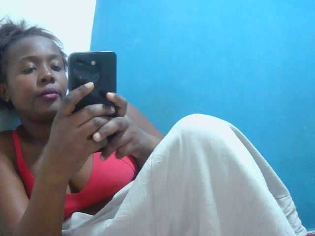Tinah2 live cam on BongaCams