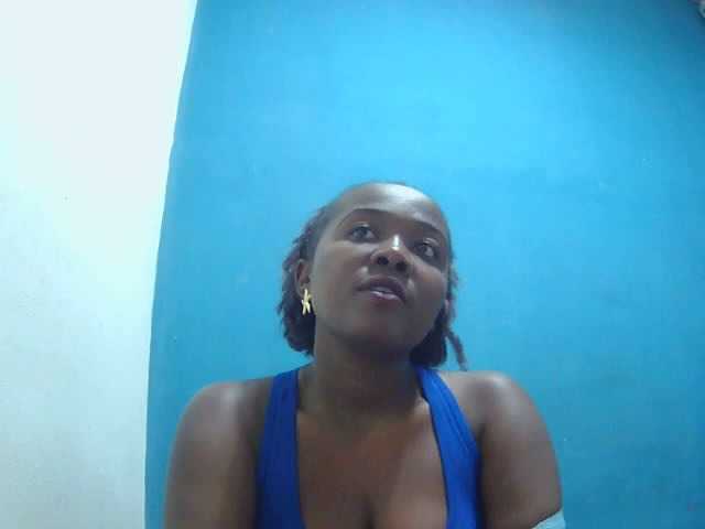 Tinah2 live cam on BongaCams