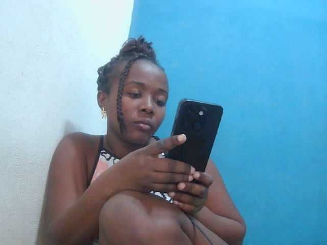 Tinah2 live cam on BongaCams