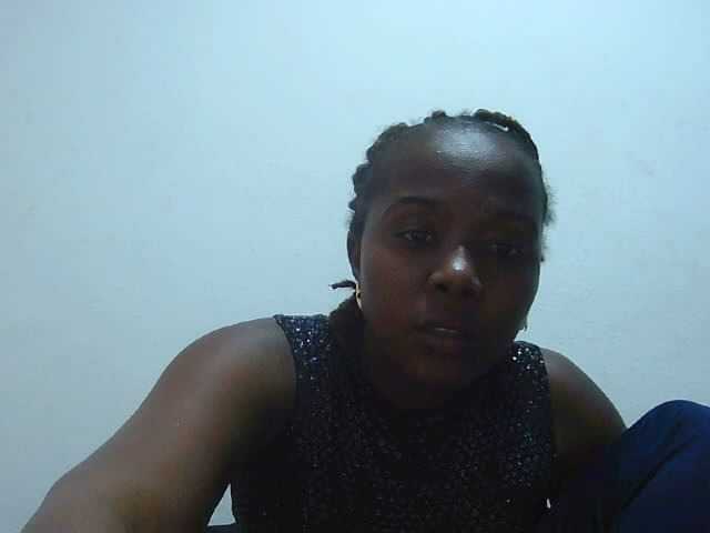 Tinah2 live cam on BongaCams