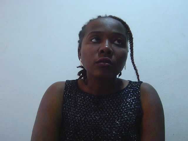 Tinah2 live cam on BongaCams