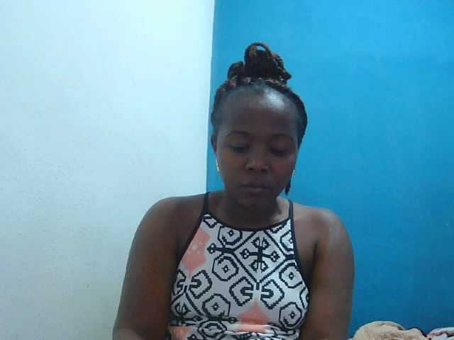 Tinah2 live cam on BongaCams