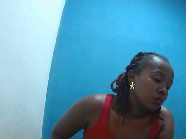 Tinah2 live cam on BongaCams