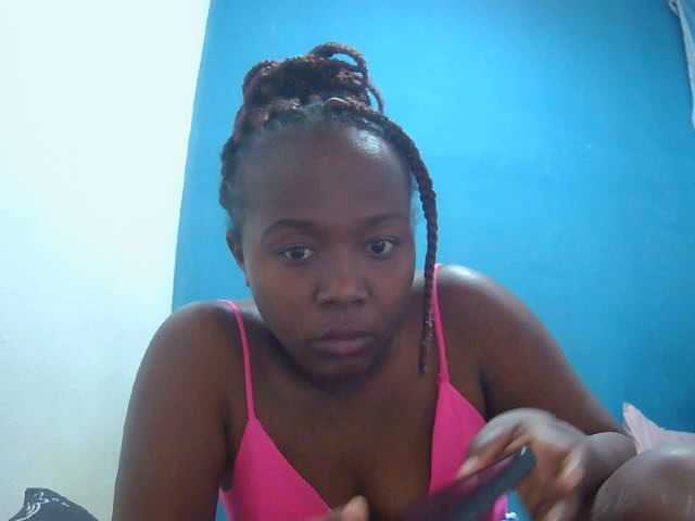 Tinah2 live cam on BongaCams