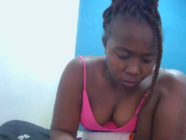 Tinah2 live cam on BongaCams