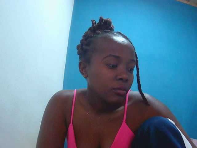 Tinah2 live cam on BongaCams