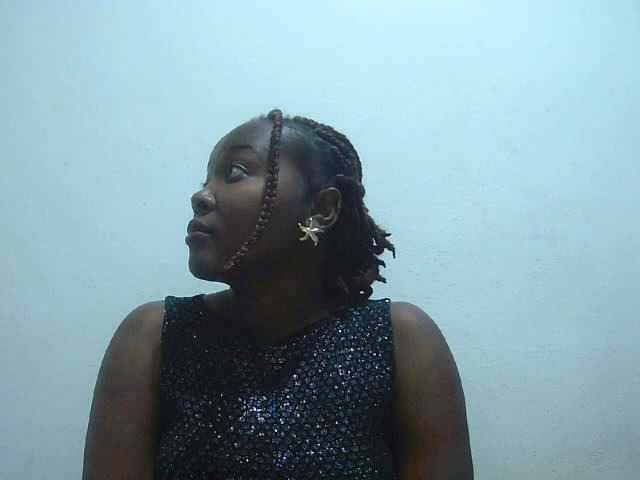 Tinah2 live cam on BongaCams