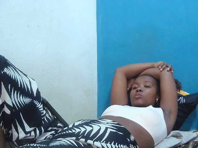 Tinah2 live cam preview