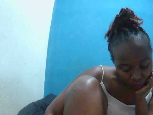 Tinah2 live cam on BongaCams