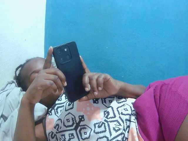 Tinah2 live cam on BongaCams