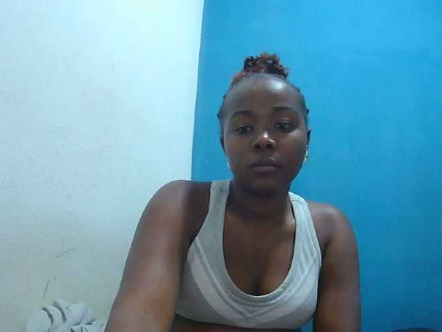 Tinah2 live cam on BongaCams