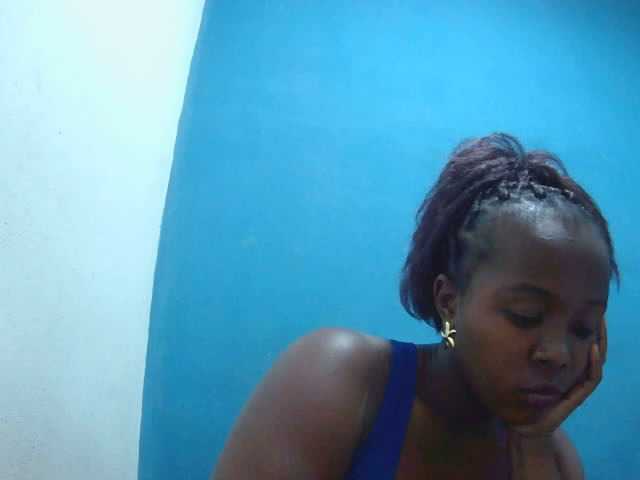 Tinah2 live cam on BongaCams