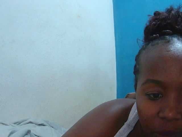 Tinah2 live cam on BongaCams