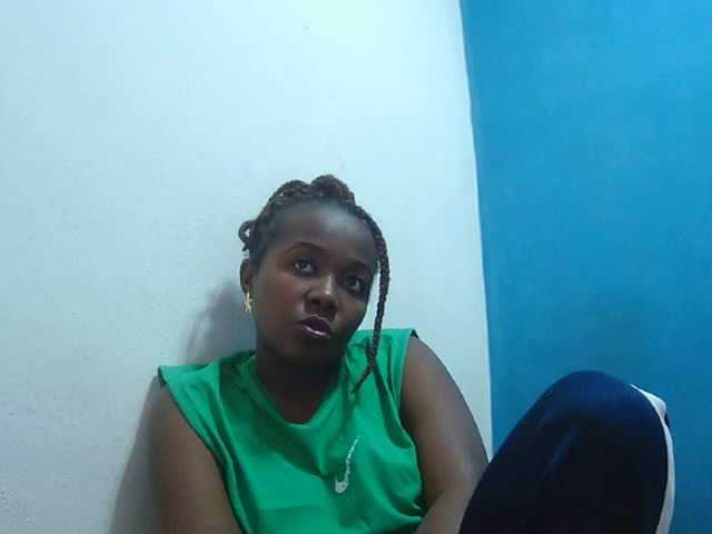 Tinah2 live cam on BongaCams