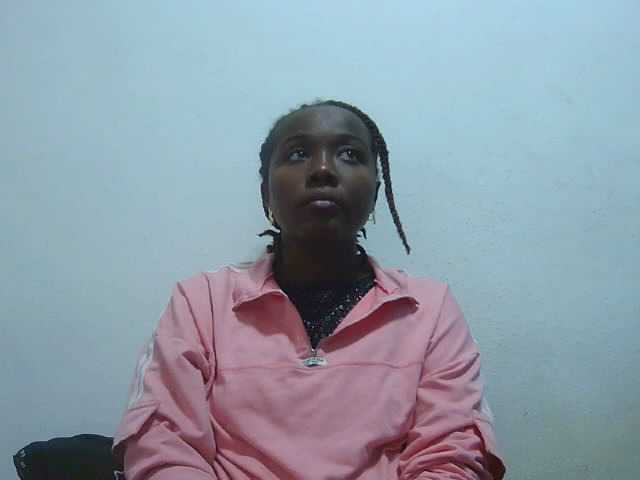 Tinah2 live cam on BongaCams