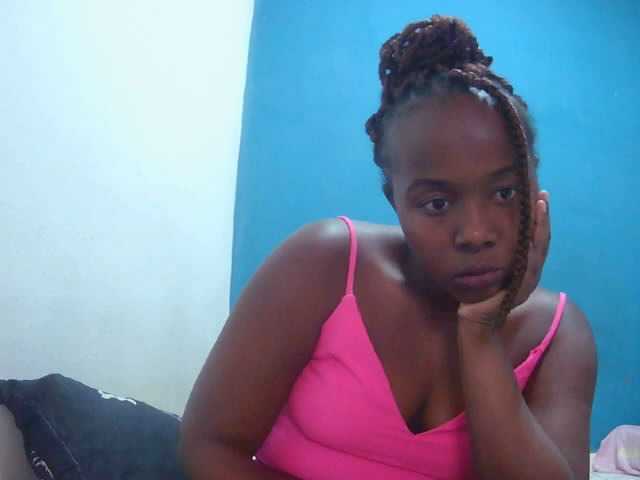 Tinah2 live cam on BongaCams