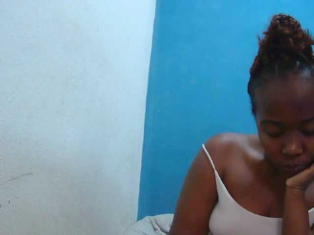 Tinah2 live cam on BongaCams