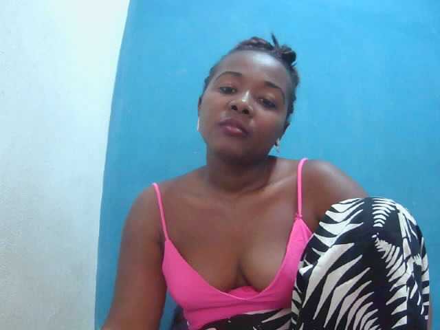Tinah2 live cam on BongaCams