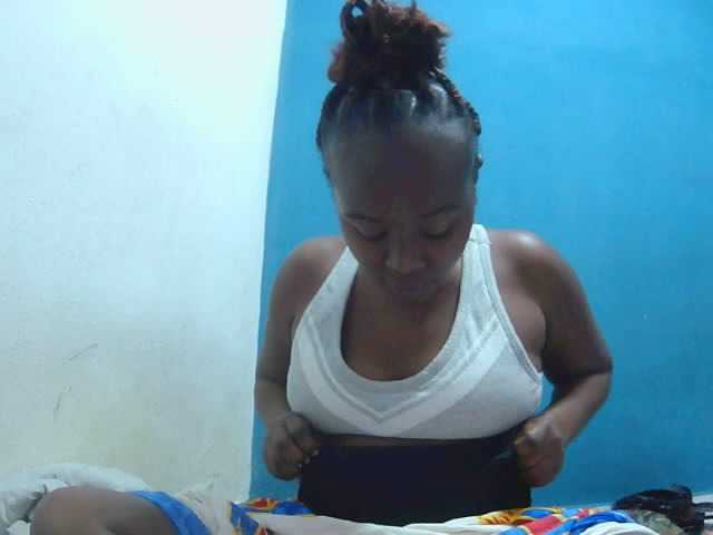 Tinah2 live cam on BongaCams