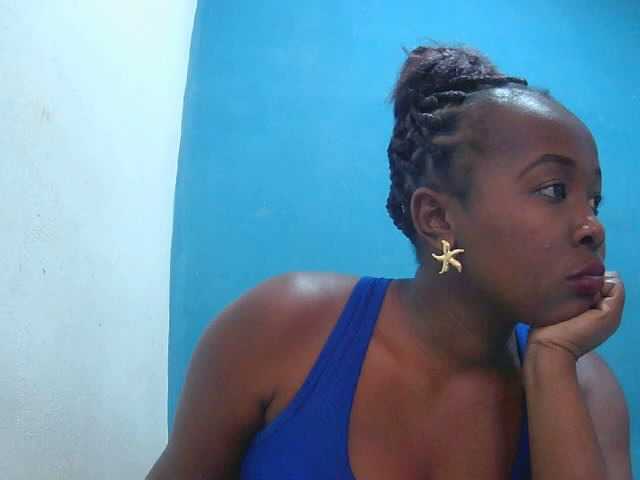 Tinah2 live cam on BongaCams