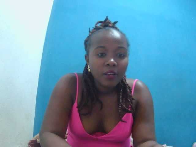 Tinah2, 25 y/o - Live Cam on BongaCams
