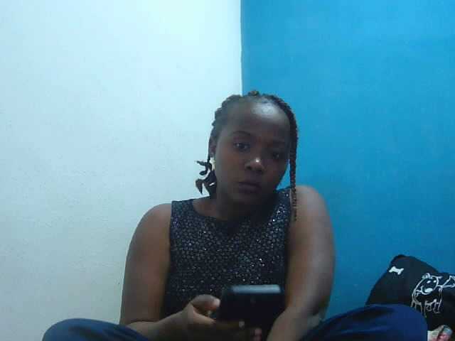 Tinah2 live cam on BongaCams