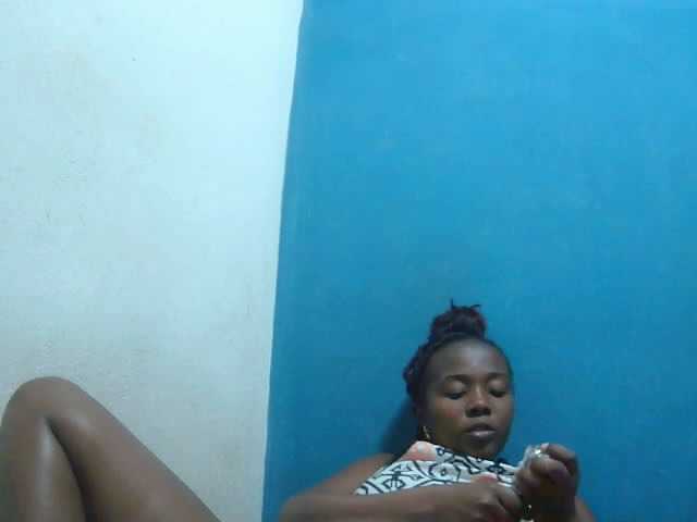 Tinah2 live cam on BongaCams