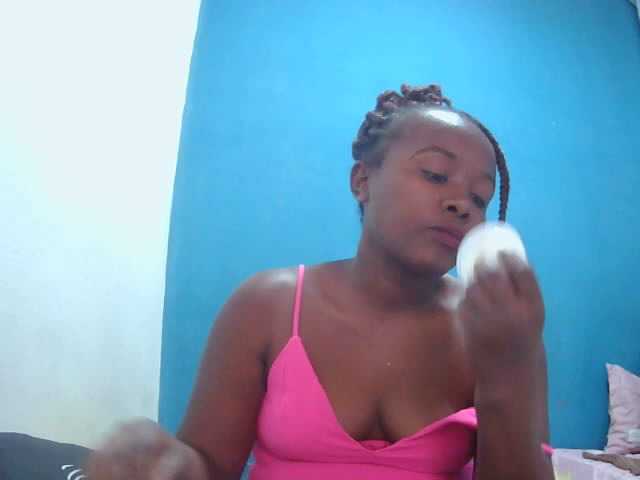 Tinah2 live cam on BongaCams