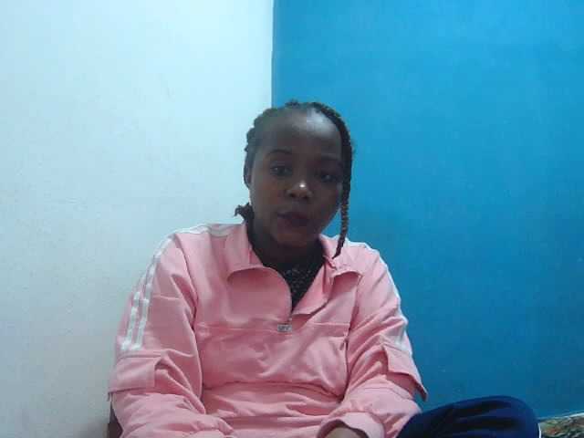 Tinah2 live cam on BongaCams