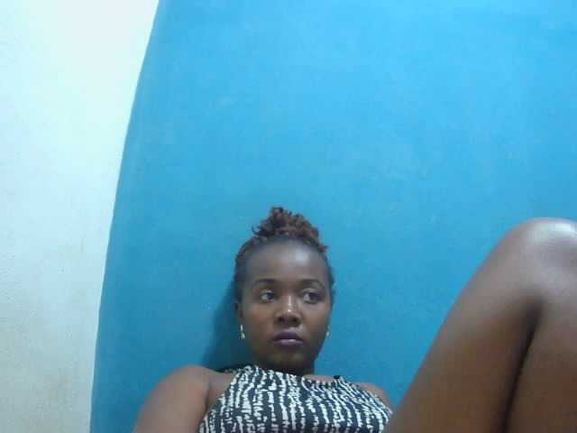 Tinah2 live cam on BongaCams