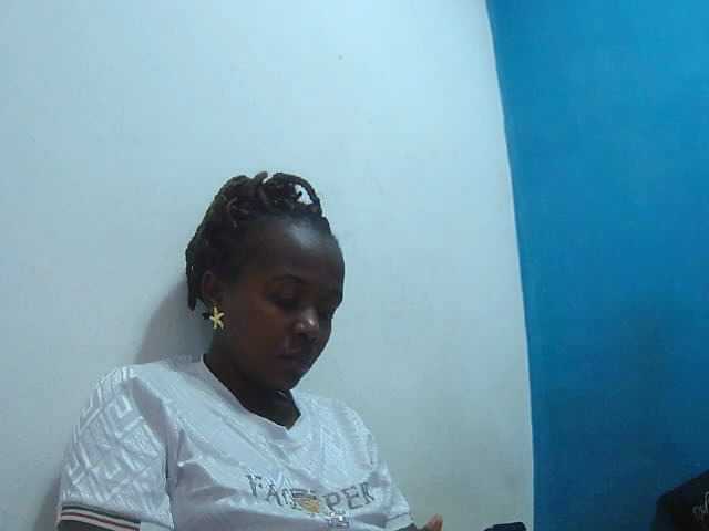 Tinah2 live cam on BongaCams