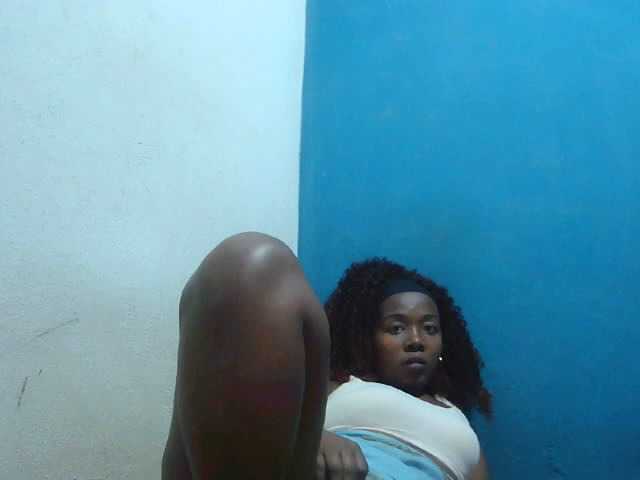 Tinah2 live cam on BongaCams
