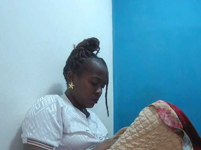 Tinah2 live cam on BongaCams