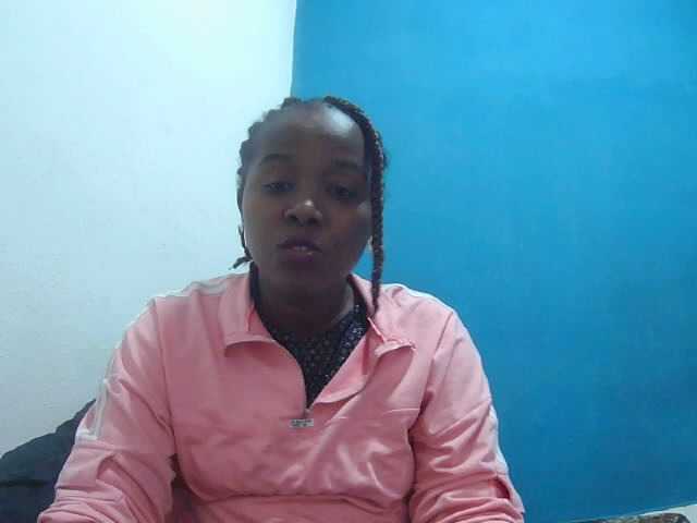 Tinah2 live cam on BongaCams