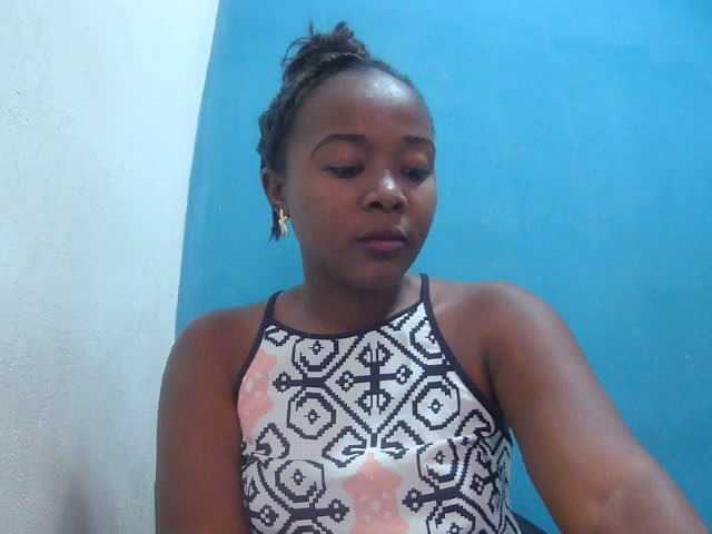 Tinah2 live cam on BongaCams
