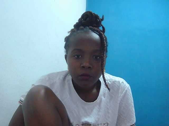 Tinah2 live cam on BongaCams