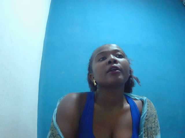 Tinah2 live cam on BongaCams