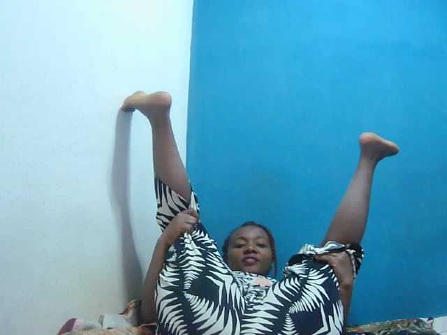 Tinah2 live cam on BongaCams