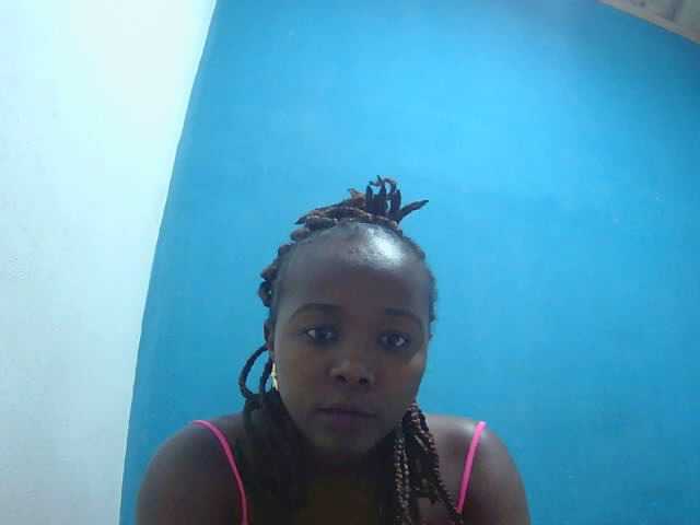 Tinah2 live cam on BongaCams