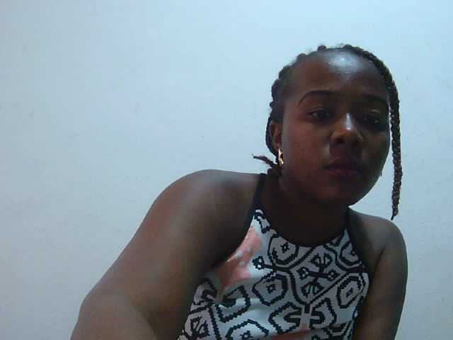 Tinah2 live cam on BongaCams