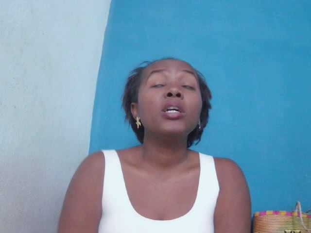 Tinah2 live cam on BongaCams