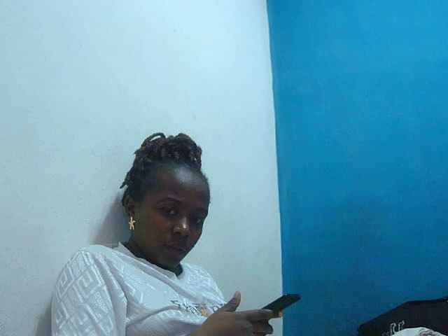 Tinah2 live cam on BongaCams