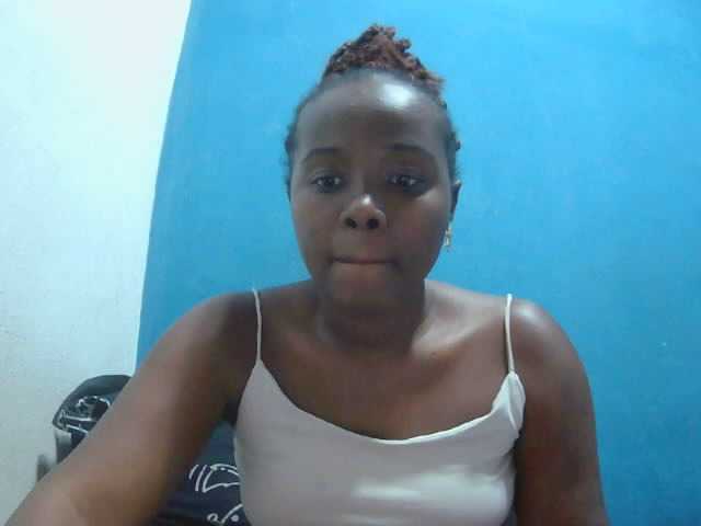Tinah2 live cam on BongaCams
