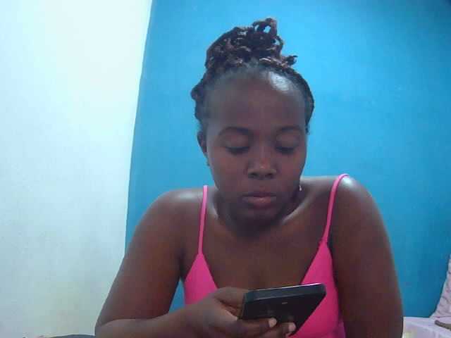 Tinah2 live cam on BongaCams